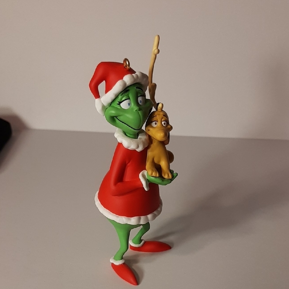 Hallmark "Keepsake" Grinch and Max Ornament in Classic Red & Green, Handcrafted - Picture 6 of 11